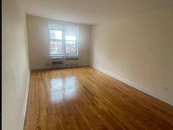 8625 Van Wyck Expy APT 231, Jamaica, NY 11435