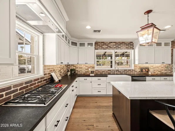 88 N Country Club Drive, Phoenix, AZ 85014