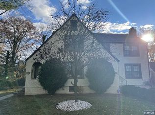18 Lakewood Ave, Ho Ho Kus, NJ 07423
