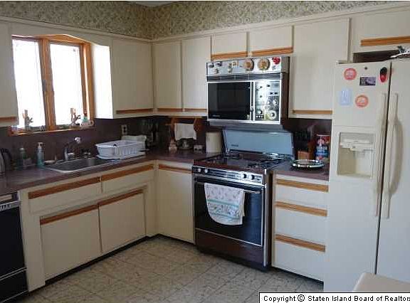 3rd image of 93 E Macon Ave