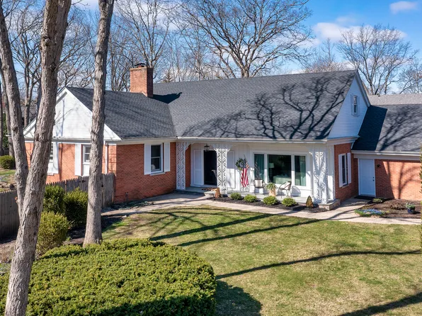 805 Longwood Dr, Lake Forest, IL 60045