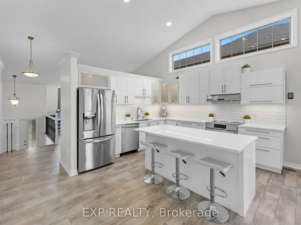 7032 Kelly Dr, Niagara Falls, ON L2H 3J9