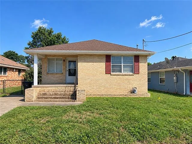 3 bed, 2.0 bath, 1137 sqft, $1,600 — Photo 2