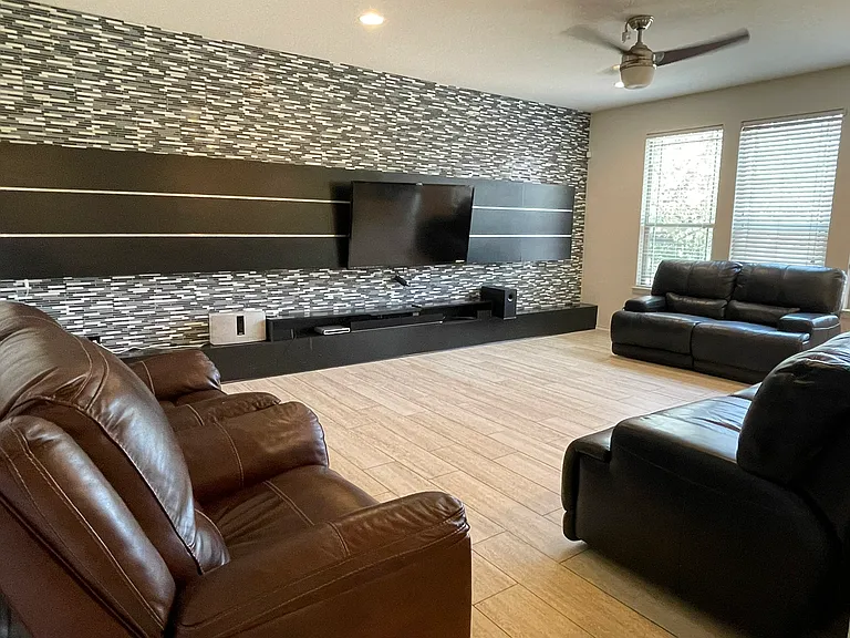 21206 Villa Madama — Photo 18