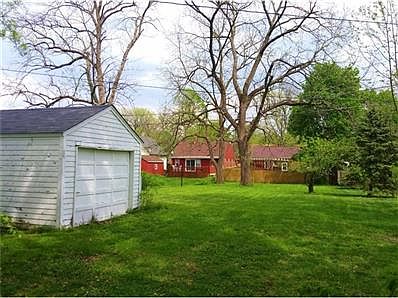 Large lot for the Irvington area -- nearly a quarter of an acre!