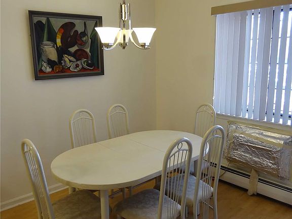 4th image of 2 Elmwood Park Dr APT 216