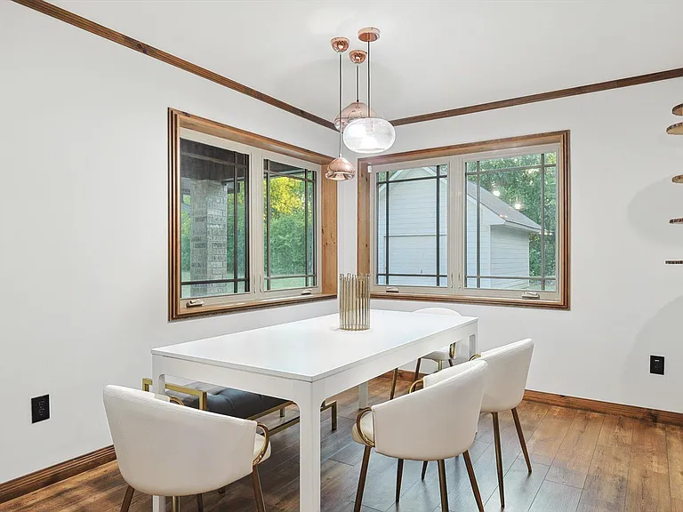 15305 Plum Ln — Photo 6
