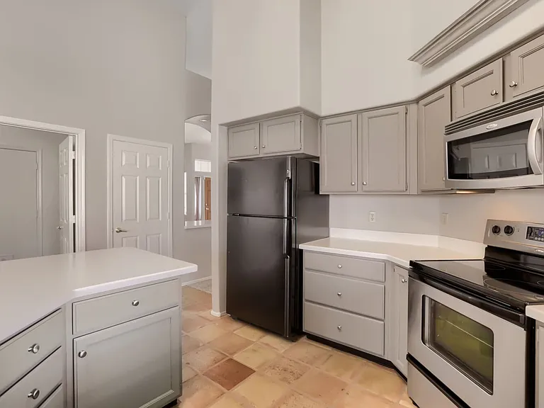 6126 E Kelton Ln — Photo 6