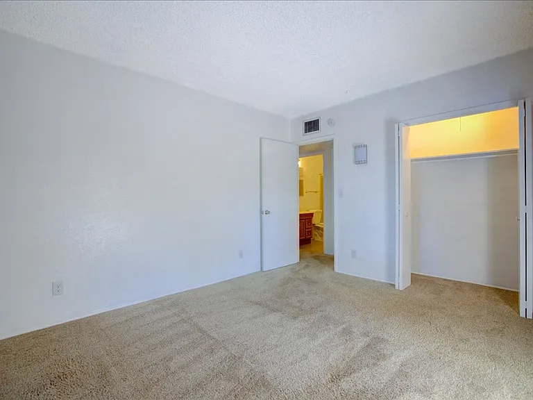 3425 E Fairmount St — Photo 21