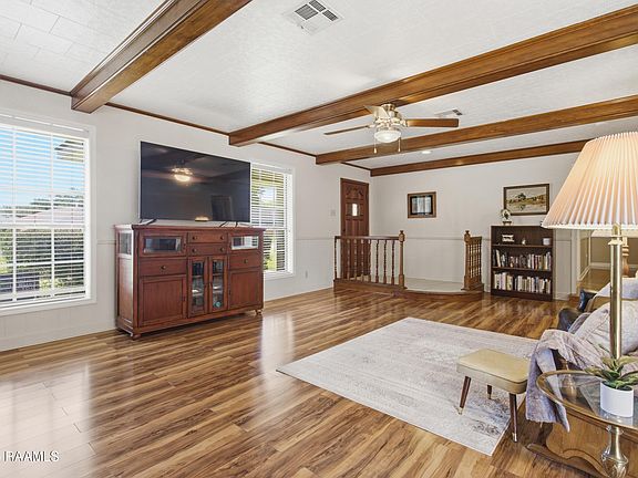 5th image of 410 Amanda Dr