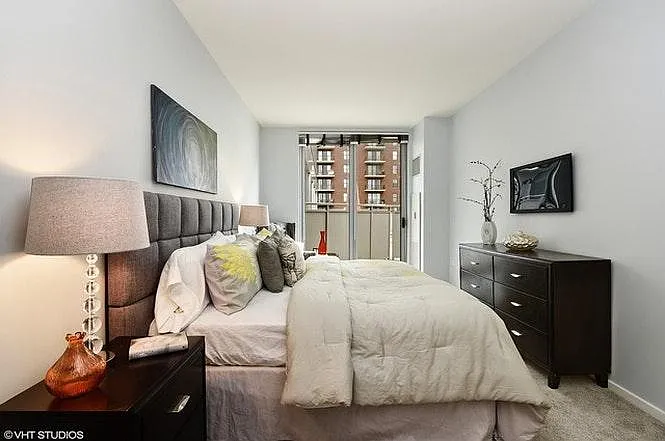 1 E 8th St #1014 — Photo 2