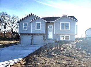 1100 NW 4th St, Oak Grove, MO 64075