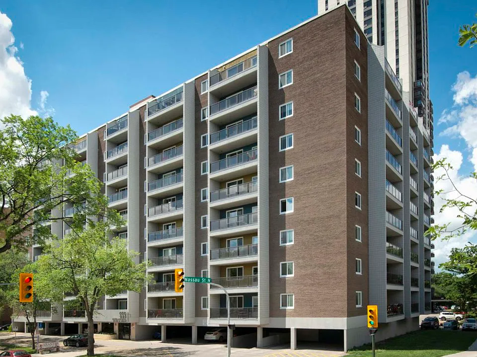 555 River Ave