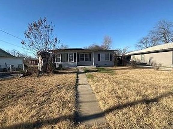 3rd image of 714 E Mesquite St