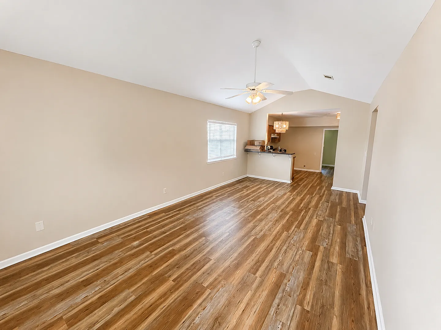 Charming Downtown Ocean Springs Cottage Walk to the Beach and Downtown! — Photo 3