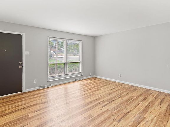 3rd image of 8442 Evans Ave
