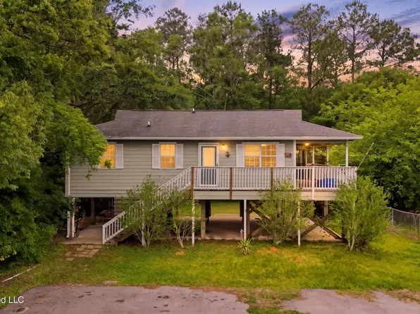 8621 Old Stage Rd, Moss Point, MS 39562