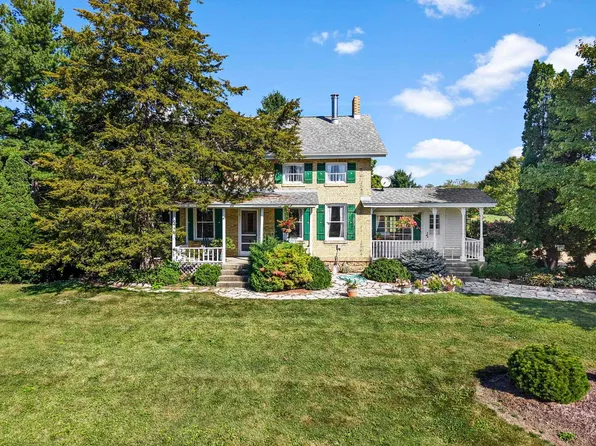 3430 Old Stage Rd, Stoughton, WI 53589
