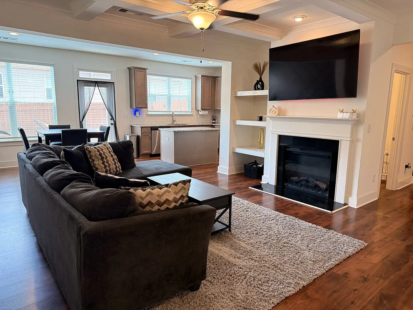 Spacious 3BR Townhome in Fairburn — Photo 3