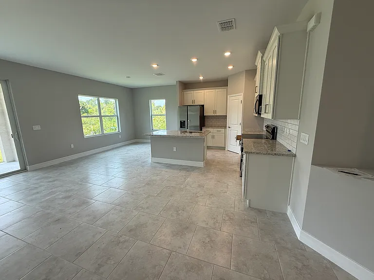 3607 62nd St W — Photo 5