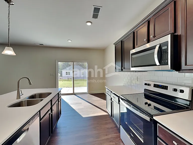7416 Garrett Ct — Photo 3