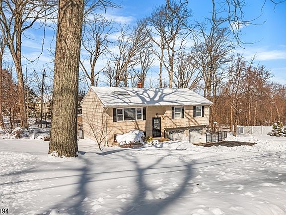 2nd image of 7 Alpine Dr