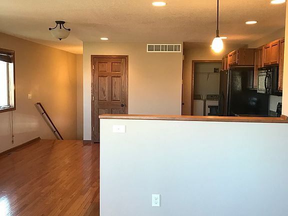 5th image of 105 Valley Ln