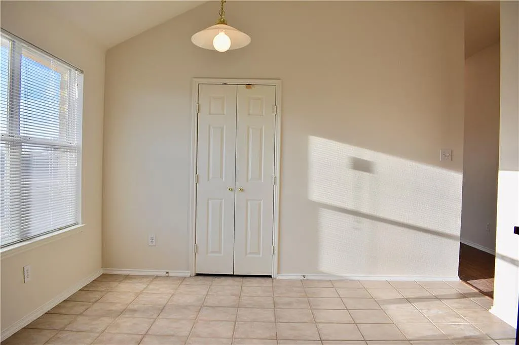 Building Photo - 1000 Salt Creek Trl