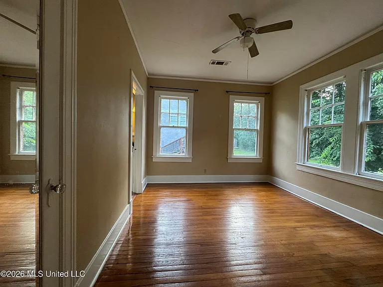 428 Decelle St — Photo 16