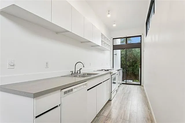 229 Lowerline St — Photo 7