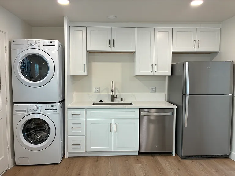 12920 Roselle Ave #B — Photo 8