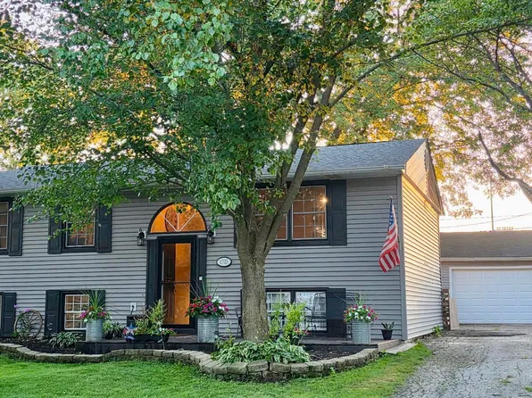 1703 Lind Ln, Valparaiso, IN 46383