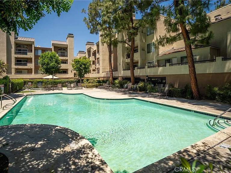 5540 Owensmouth Ave #306 — Photo 32