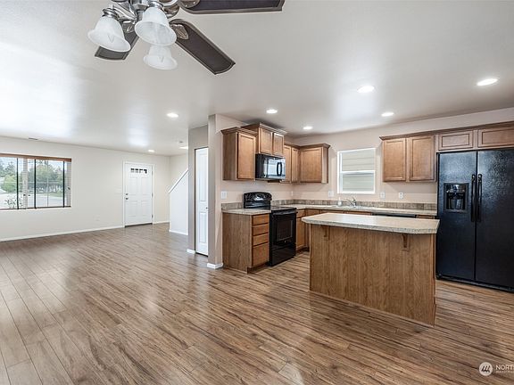 5th image of 17934 16th Avenue Ct E