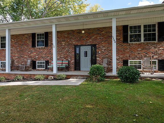 3rd image of 1106 S Dogwood Dr