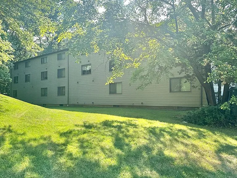 17 Farmington Ave — Photo 14