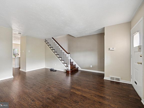 3rd image of 3447 Ainslie St