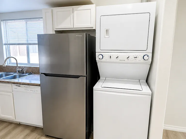 7327 Milwood Ave #105 — Photo 12