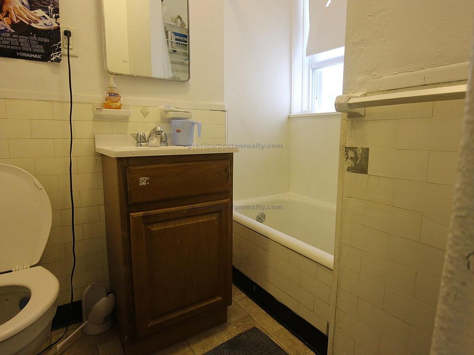 2nd image of 119 Sutherland Rd #118