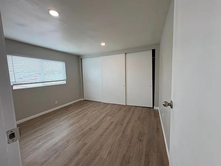 4216 Euclid Ave #7 — Photo 9