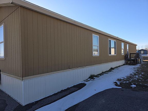 2nd image of 8 Skeena St