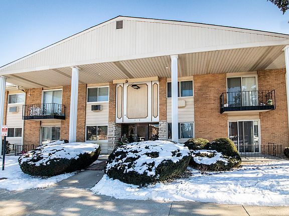 3rd image of 8997 Kennedy Dr N #2G