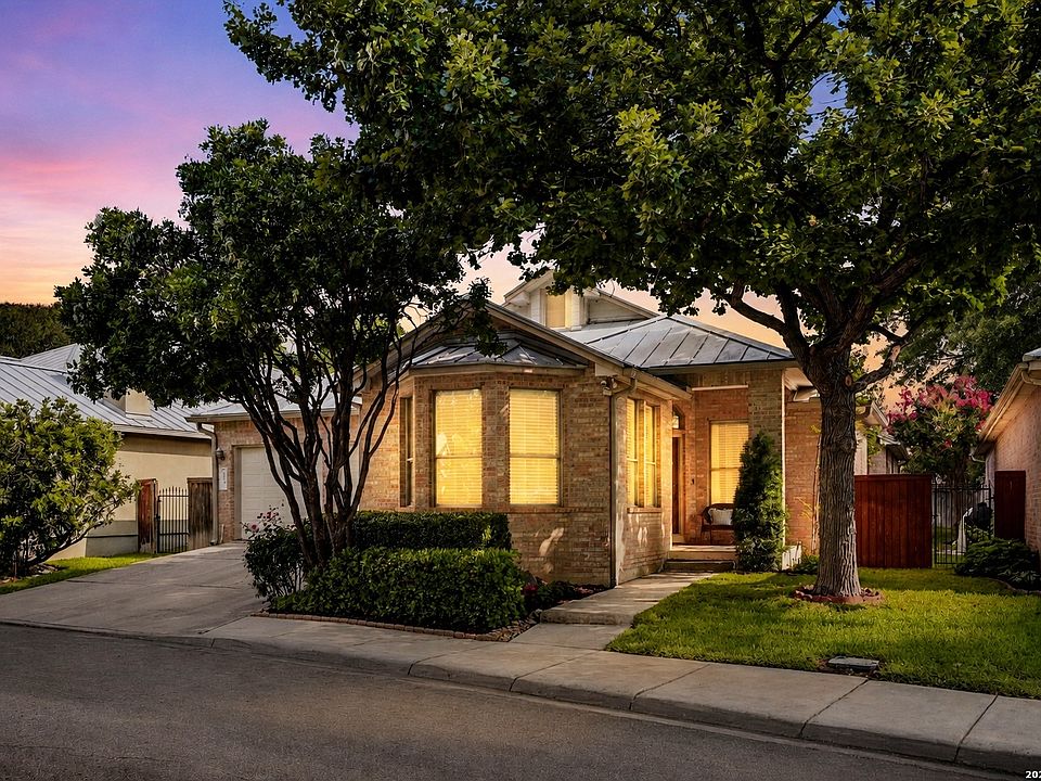 1st image of 25 Stoneleigh Way