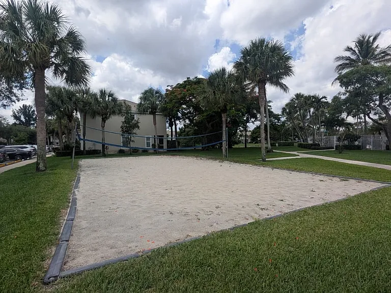 4715 Palmbrooke Cir — Photo 19