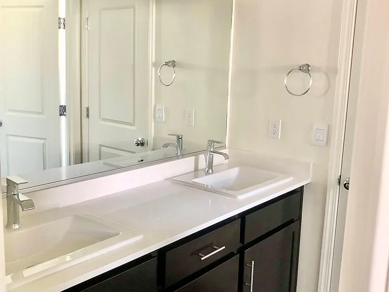 Jack and Jill bath