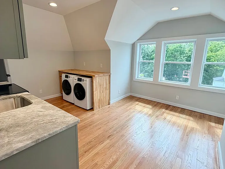 18 Cedar St — Photo 28
