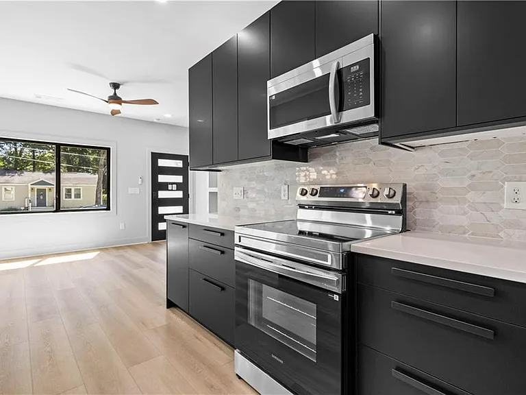 646 Robert St NW — Photo 9