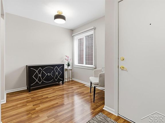 5th image of 4905 Grandview Cir
