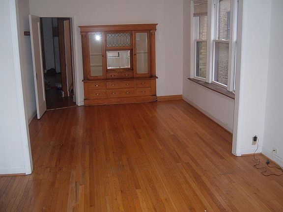 2nd image of 838 W Bradley Pl #2N