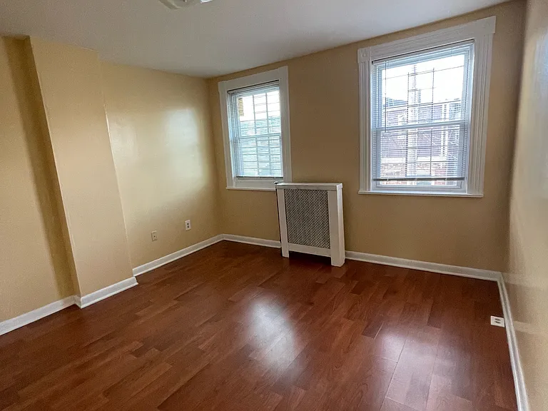 1324 James St — Photo 11